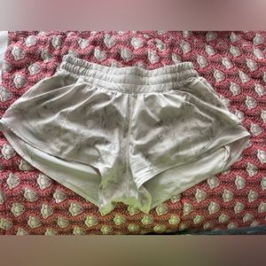 Size 6 patterned lululemon hotty hot shorts